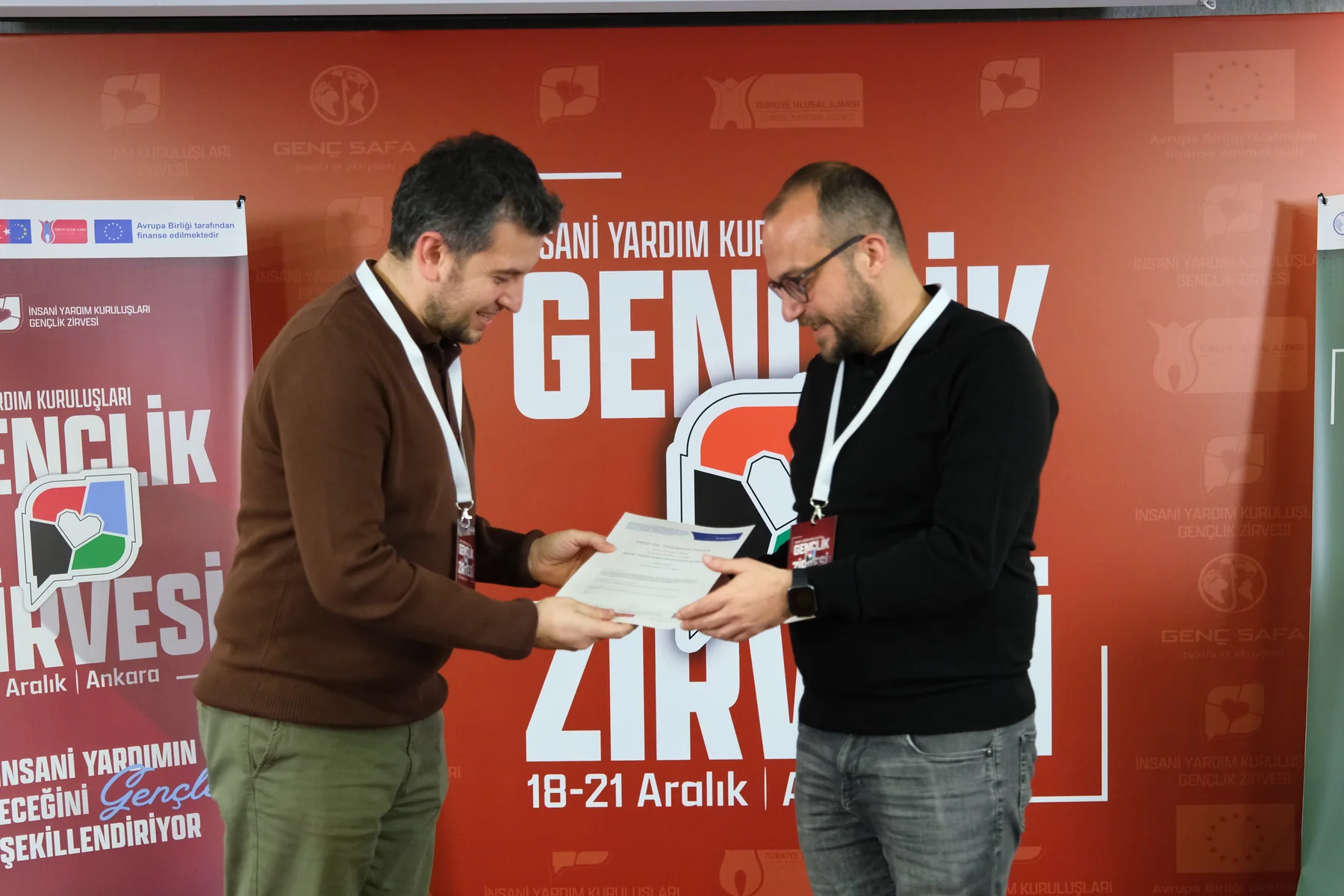 Sertifika töreninden kareler